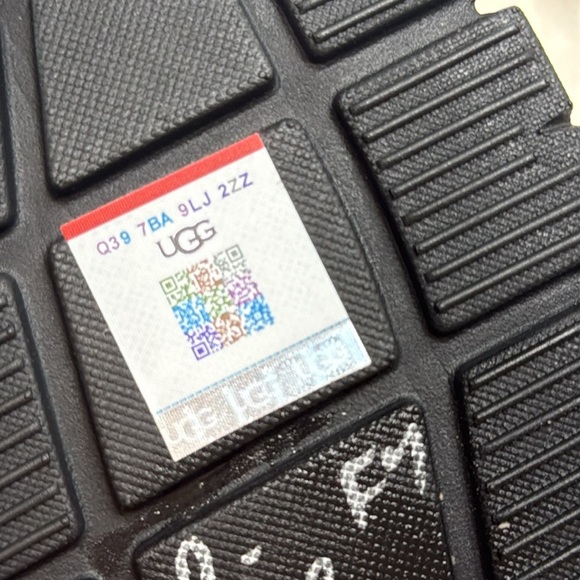 UGG | Ashton Sandal in Black, Size 2, NWT - Picture 14 of 16